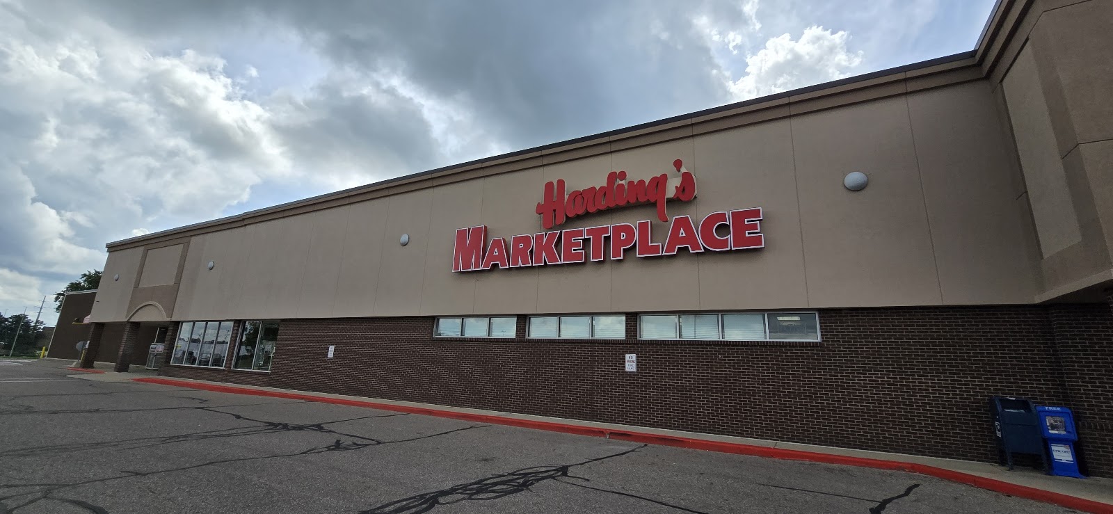 Harding's Market in Portage