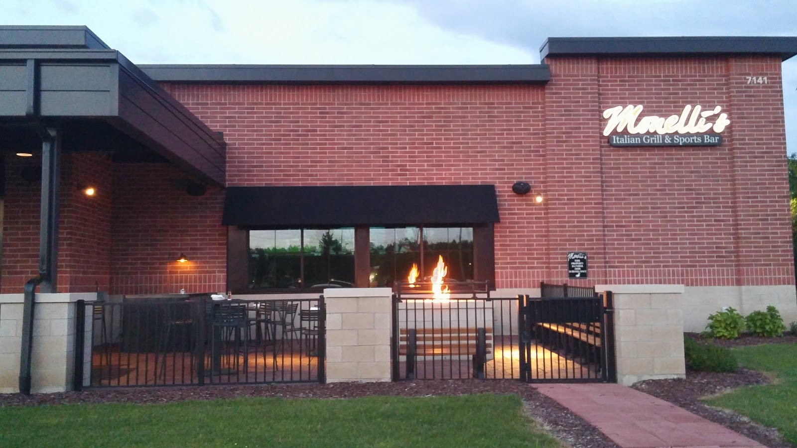 Monelli's Italian Grill & Sports Bar in Portage