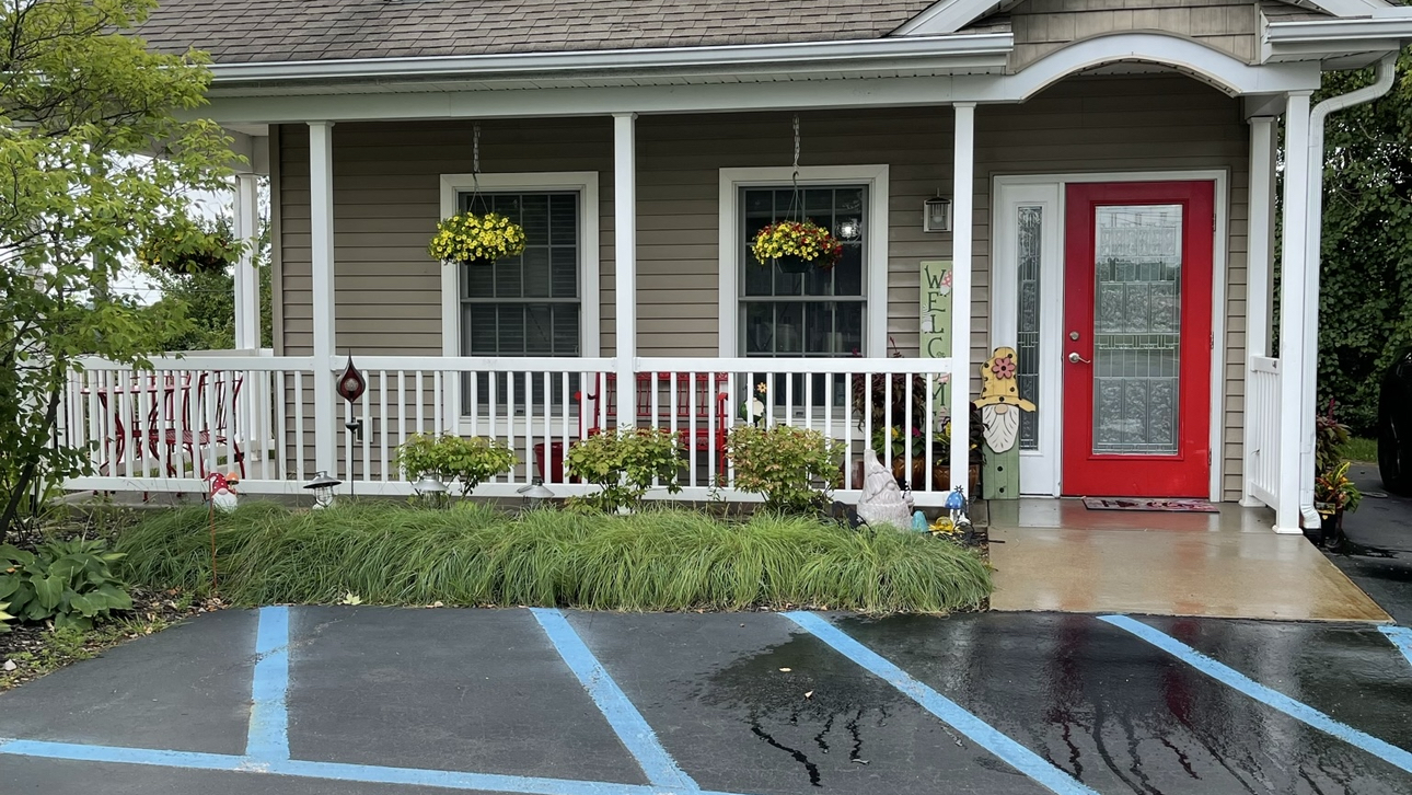 N V Salon in Portage