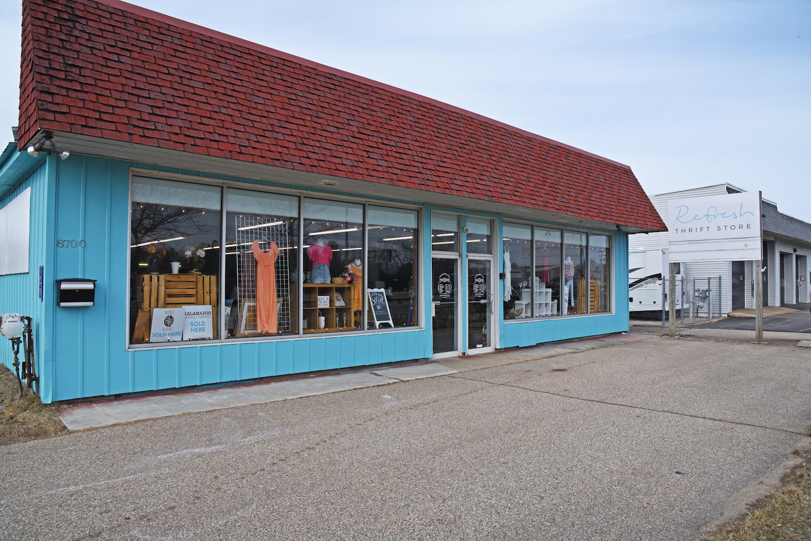 Refuge Thrift — photo